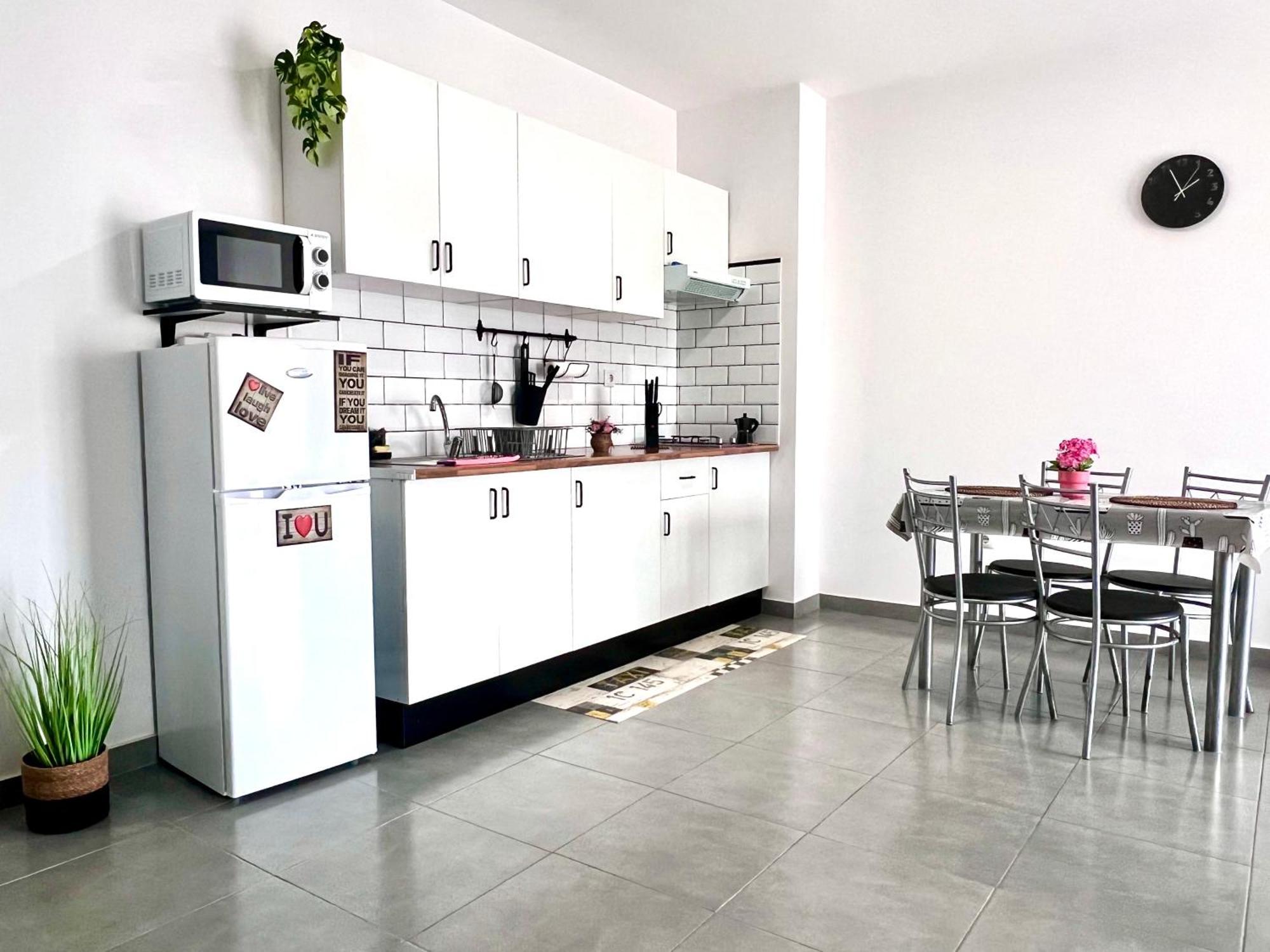 Animos! Apartments - 10 Modern Apartments Near The City & Beach, Perfect For Nomads, Travellers, Families, Watersports! Santa Maria Exterior foto